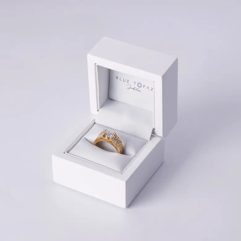 Złoty pierścionek ażurowy Złoty pierścionek ażurowy